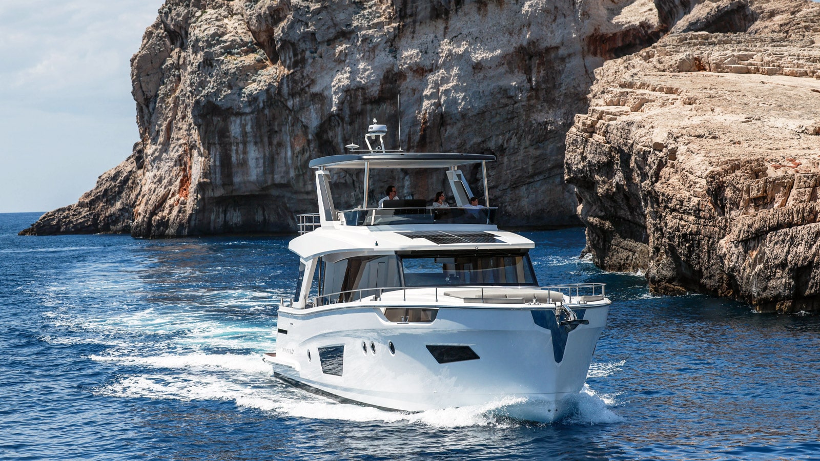 Greenline 58 Fly Hybrid, la nuova ammiraglia debutta a Cannes